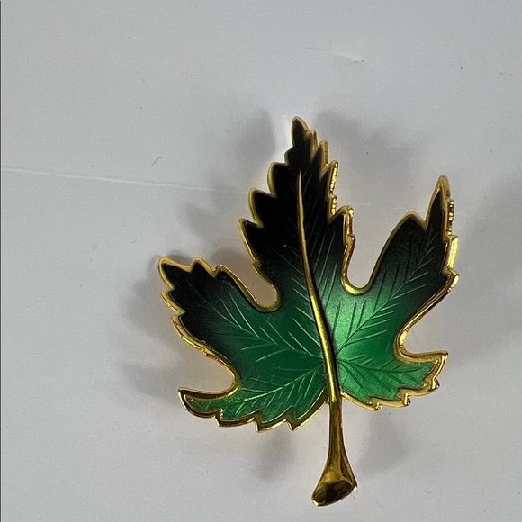 Vintage Green and Gold Leaf Brooch Unmarked 2.25" - Picture 2 of 4